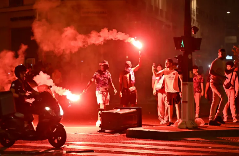 Dua Tewas, 559 Ditangkap dalam Bentrokan di Paris Setelah PSG Menang Liga Champions